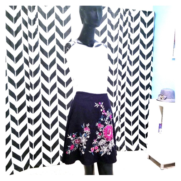 🌺 Embroidered floral classic skirt plus size - Picture 1 of 8